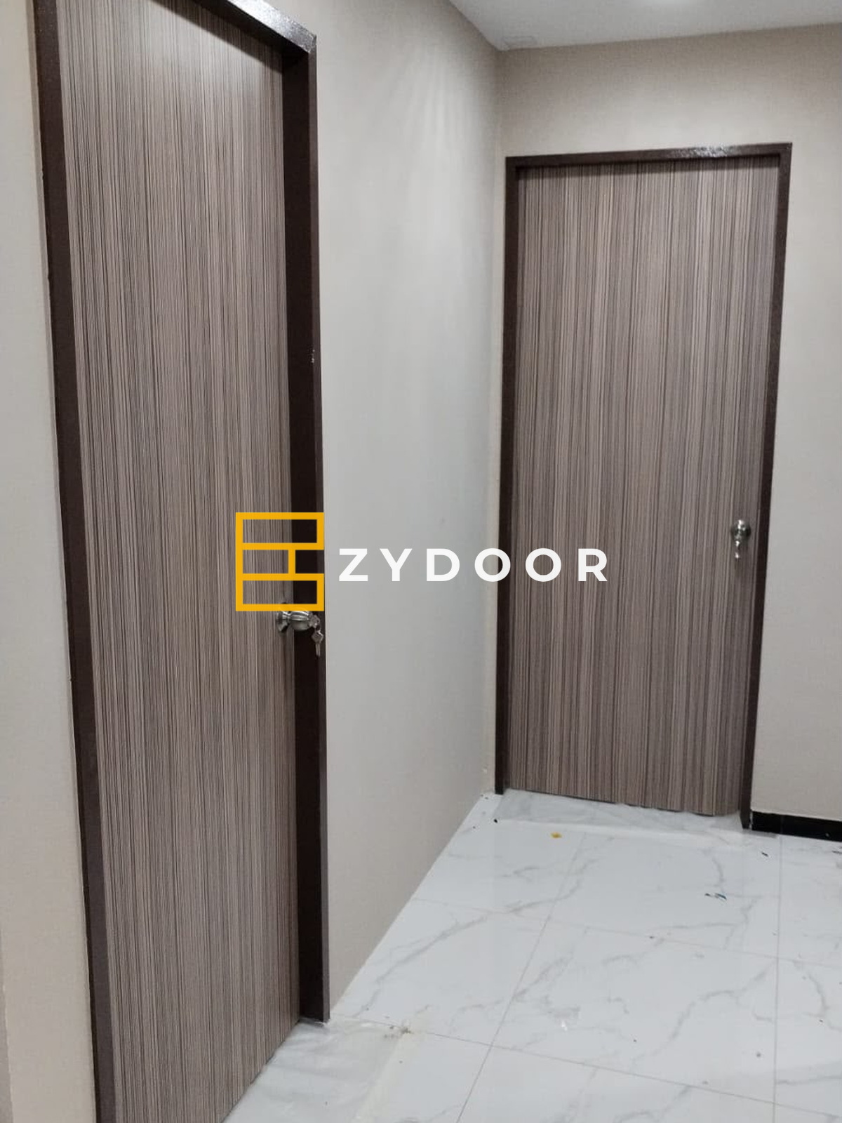 door_dark_wood_screenshot