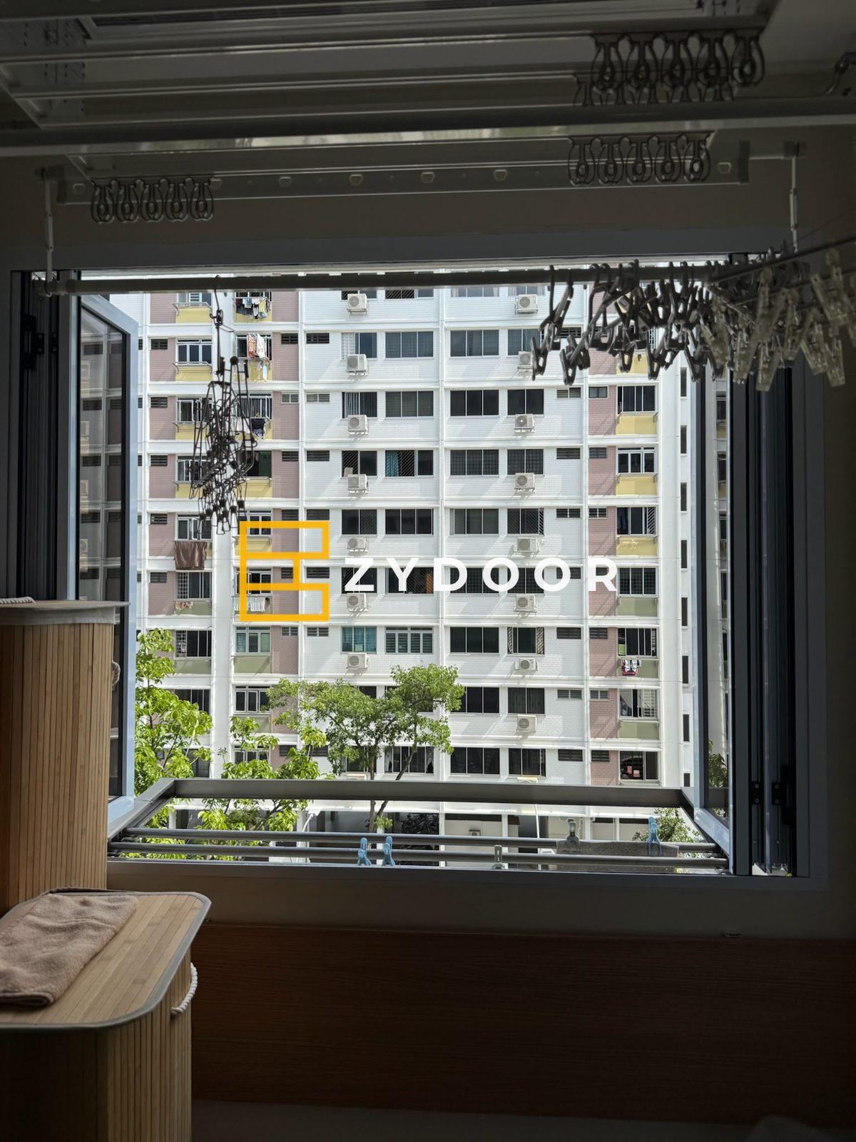 window_balcony_closed_view_1