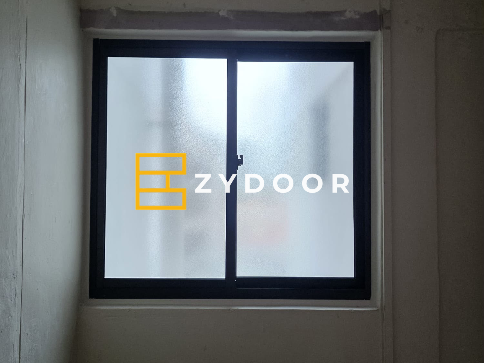 window_dark_room_portrait