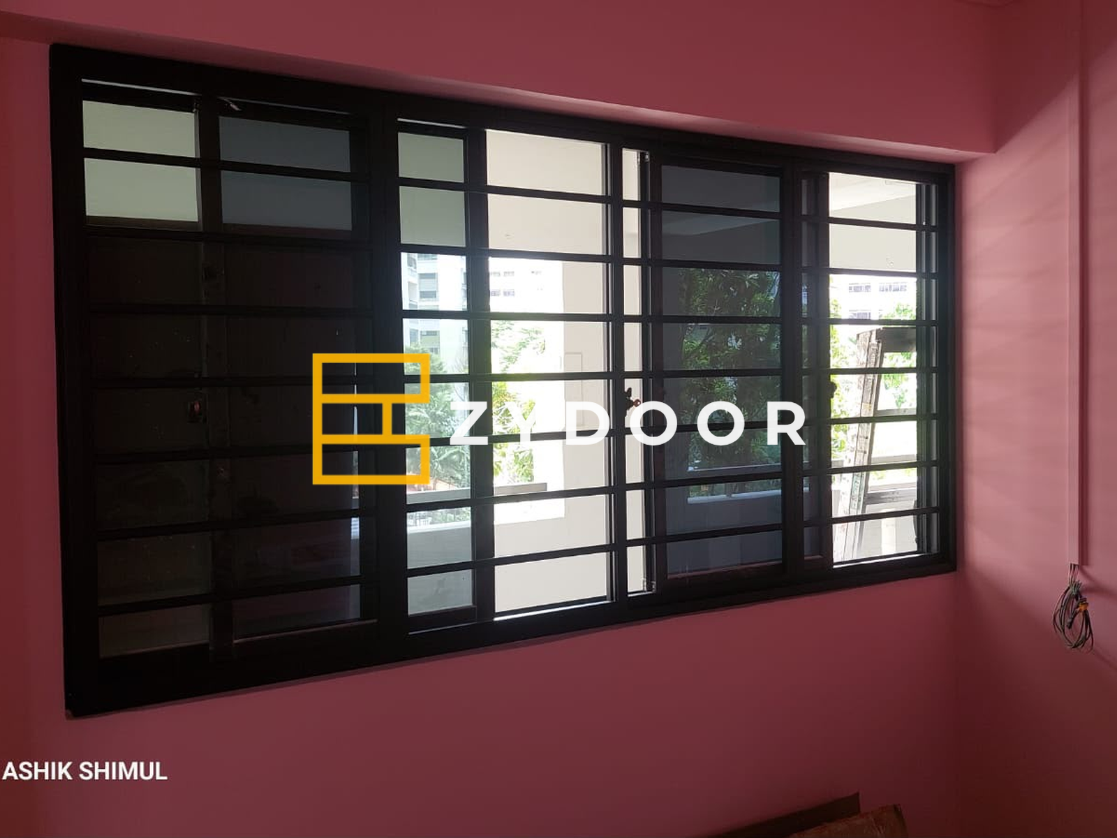 window_pink_wall_grille